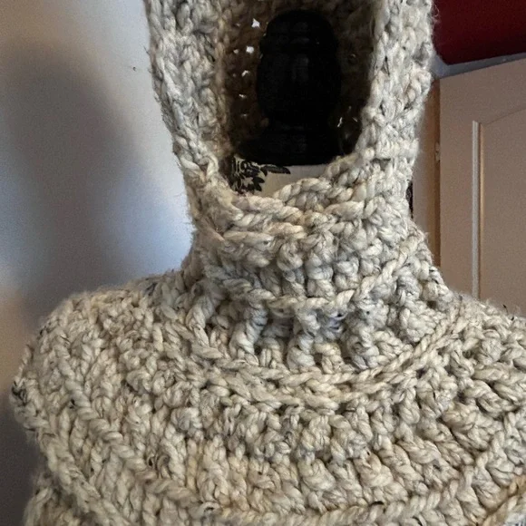 Handmade wool cowl - Picture 5 of 5